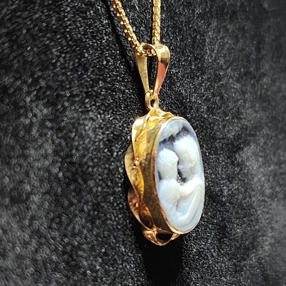 Vintage 18k Blue Agate Mother & Child Cameo Necklace - Picture 2 of 10
